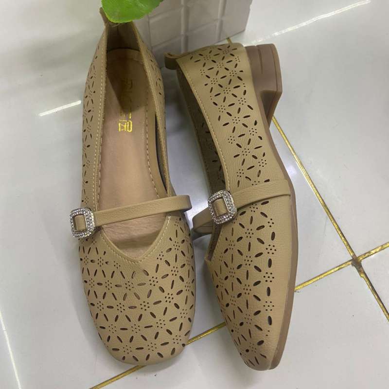 2025 Summer New Flat-bottomed Non-slip Soft Leather Single Shoes Doudou Shoes One-pedal Beef Tendon Soft-soled Middle-aged and Elderly Mother Shoes