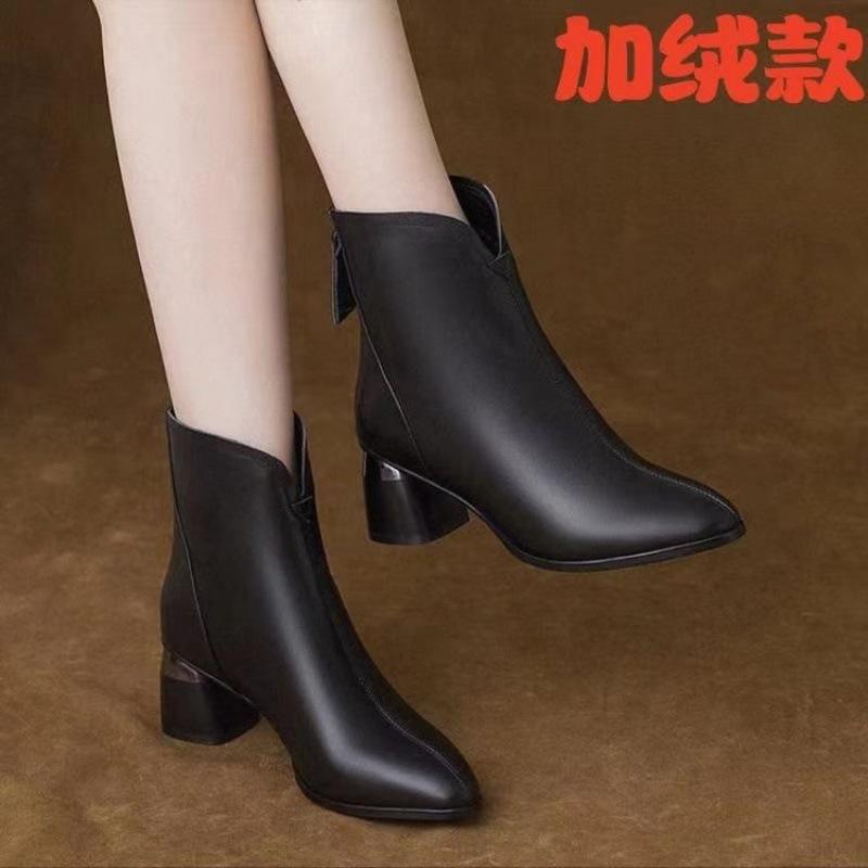 

Faux short plush boots PU pointed fashion boots thick heel rubber rear zipper winter 35