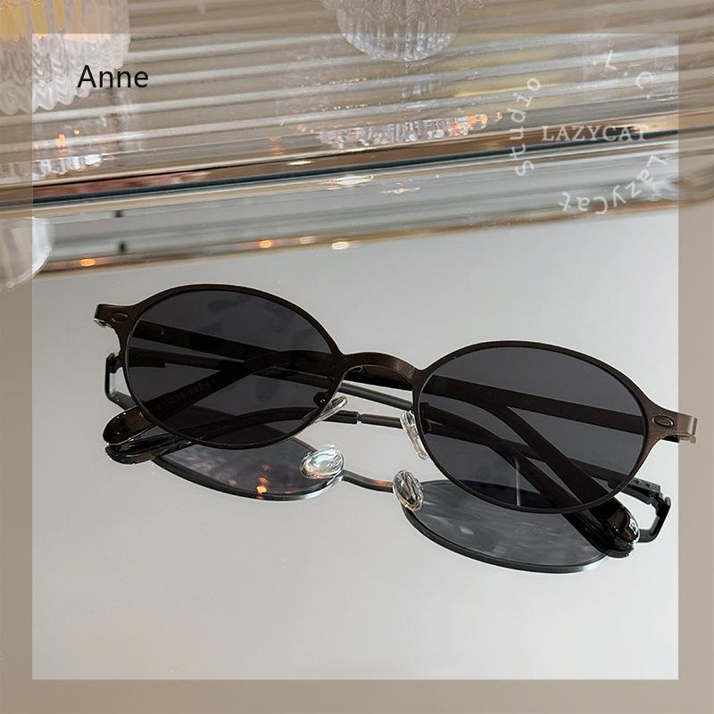 

Vintage Classic Women Small Oval Metal Frame Sunglasses Fashion Rivets Men Punk Shades UV400 Sun Glasses