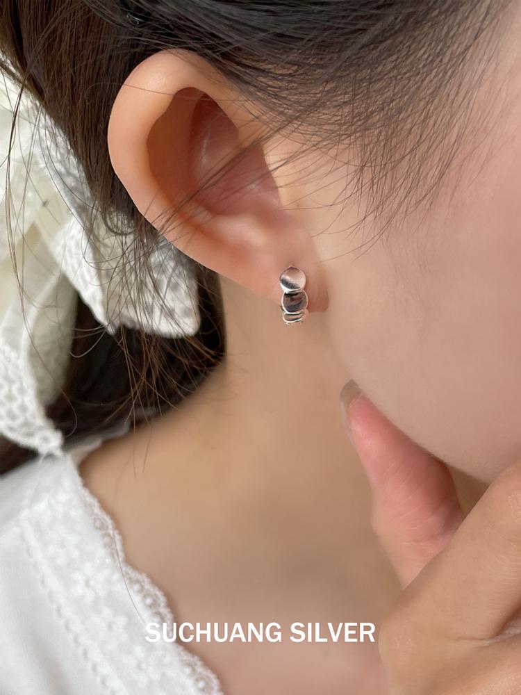 Su Chuang S925 Sterling Silver Round Disc Hoop Earrings: Luxury High-End Design with Fish Scale Backs, Versatile Earrings for Women