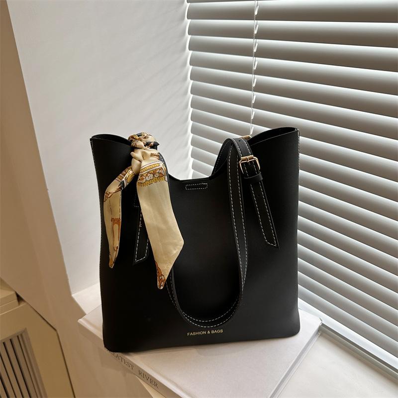 Summer New Fashionable Large-capacity Casual Handbag Retro Simple Commuting Shoulder Underarm Tote Bag