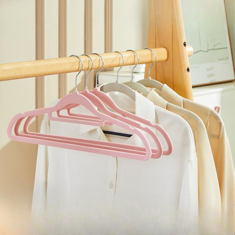

Флокированная вешалка для одежды не оставляет следов при развешивании одежды, не скользит и имеет сушилку для одежды для хранения. 10pcs розовый