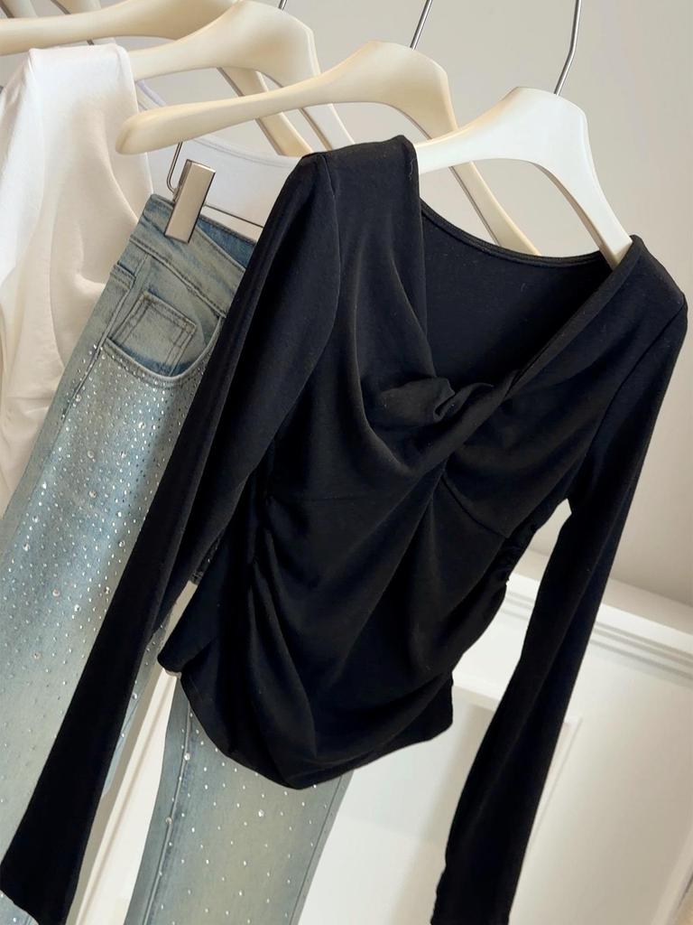 Stylish Twisted V-Neck Long-Sleeve Women's T-Shirt, Spring 2026 Slim-Fit, Figure-Flattering Base Layer.