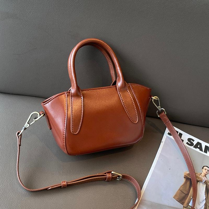Prémiová první vrstva olejová voskovaná hovězí kůže jednoramenná crossbody taška na knedlíky taška s křídly textura přenosná taška pro dojíždějící pravá kůže dámská taška