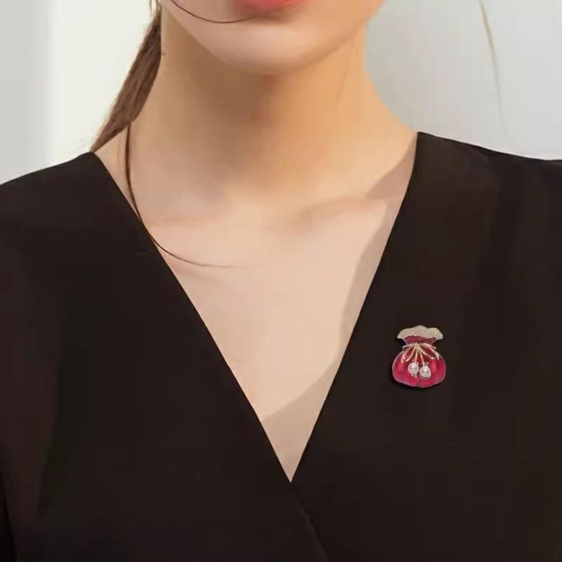Festive Red Brooch, Exquisite Small Lucky Bag for Women, Corsage, High-end and Elegant Blessing Pin, Suit Accessory