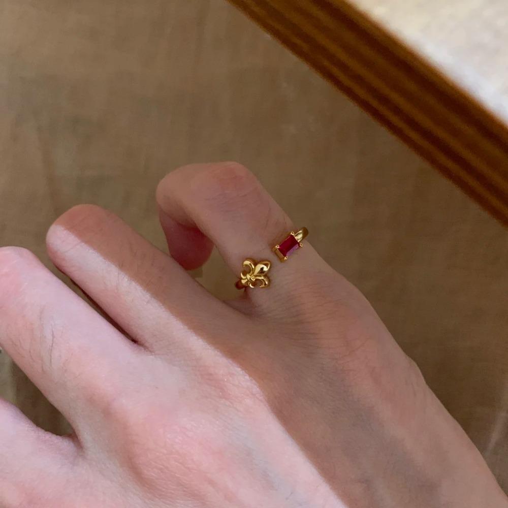 

Vintage French Style Gold Fleur de Lis Ruby Pinky Ring Retro Palace Wind Small Seal Ring for Women adjustable