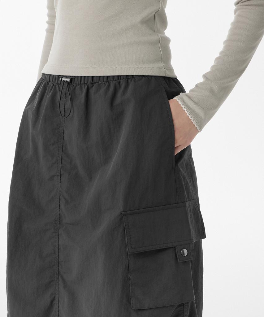 Musinsa Standard Woman Women'S Nylon Parachute Skirt [Dark Gray]
