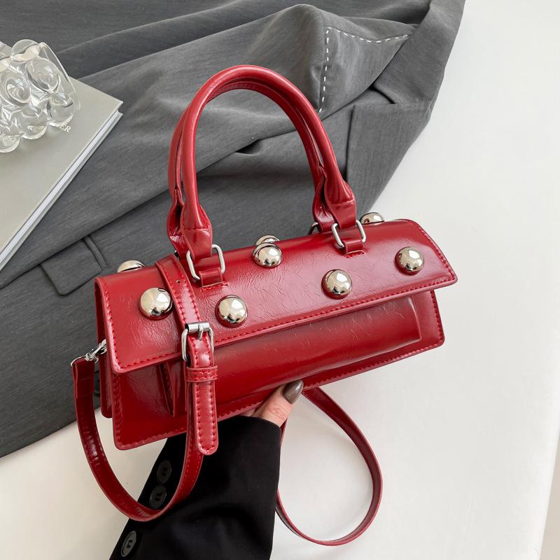 Trendy New Products, Personalized Street Style, Rivets, Portable Baguette Bags, Fashionable Spice Girl Style, Niche Versatile Messenger Bags, Women