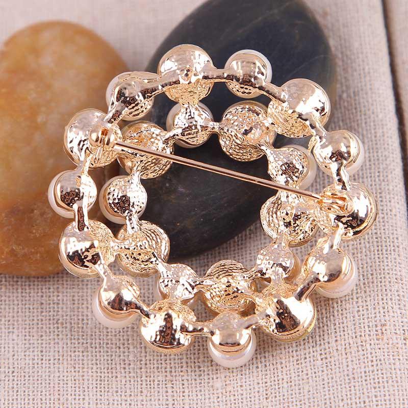 Fashion Pearl Hollow Brooch Trend Corsage Corsage Female Accessories Exquisite Ethnic Style Hypoallergenic Luxury Enamel Brooch Long-Lasting Color