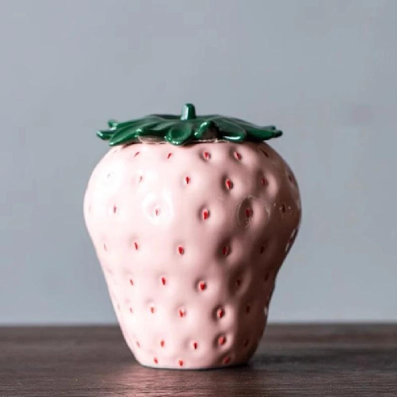 Strawberry Tea Pot Chinese Creative Ceramic Black Tea Storage Tank Sealed Tank Hand Moisture-proof Mini Storage Tank Personality