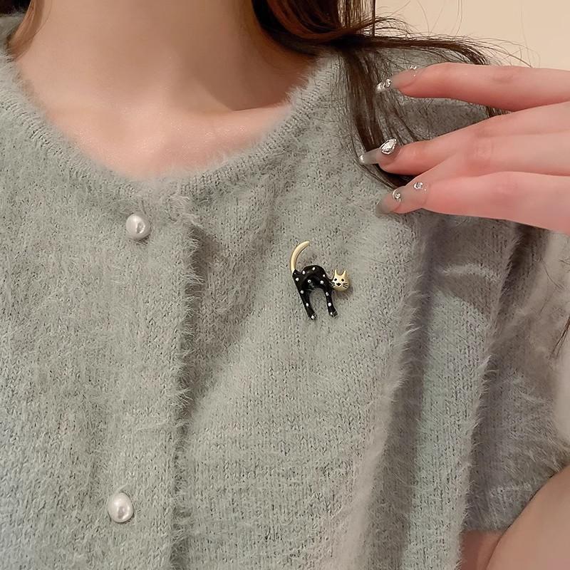 Creative Black White Enamel Cat Brooches For Women Girls Fashion Cartoon Cute Kitten Animal Brooch Clothing Accessories Jewelry