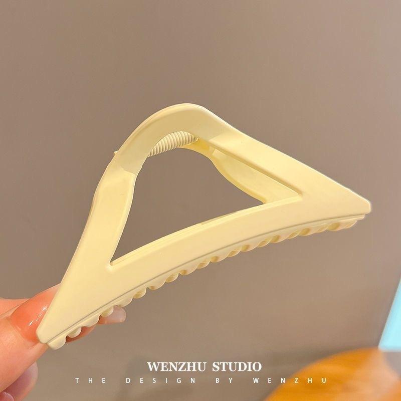New Matte Triangle Grab Clip Women S Back Head Hairpin Headgear High-End Temperament Disc Hair Shark Clip Hairpin