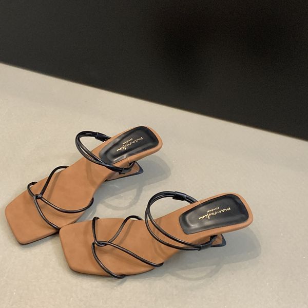 Französische Zehensandalen Damen 2025 Sommer neu mittlerer Absatz zwei Tragemöglichkeiten coole Pantoletten mit Rock Mode Temperament hohe Absätze