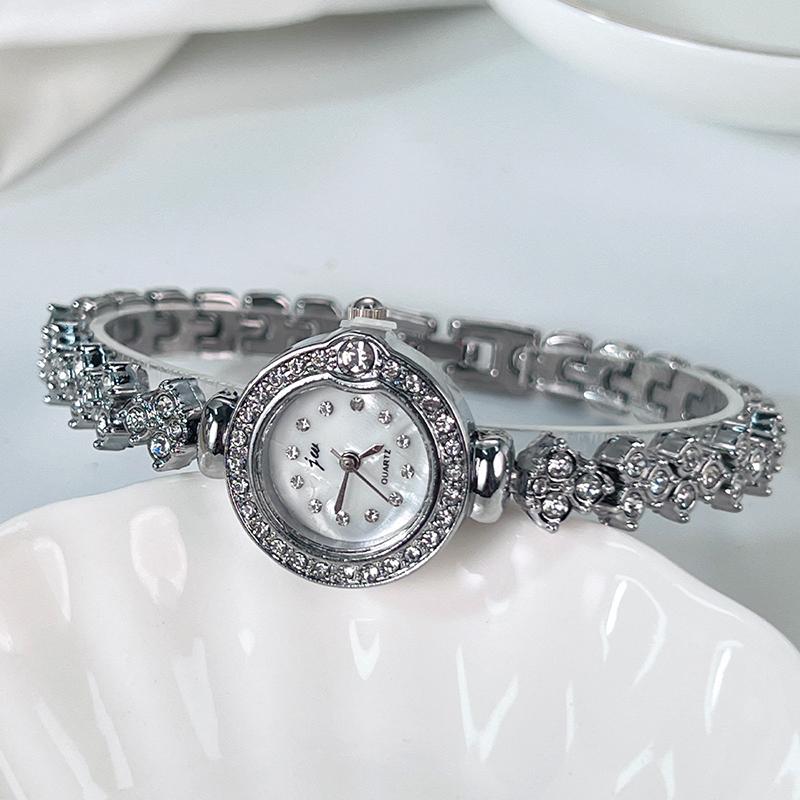 Relógios Femininos Marcas de Luxo Leve Nicho Exquisitos Pulseiras Compactas Pulseiras de Liga de Alta Qualidade Relógios de Quartzo da Moda para Estudantes