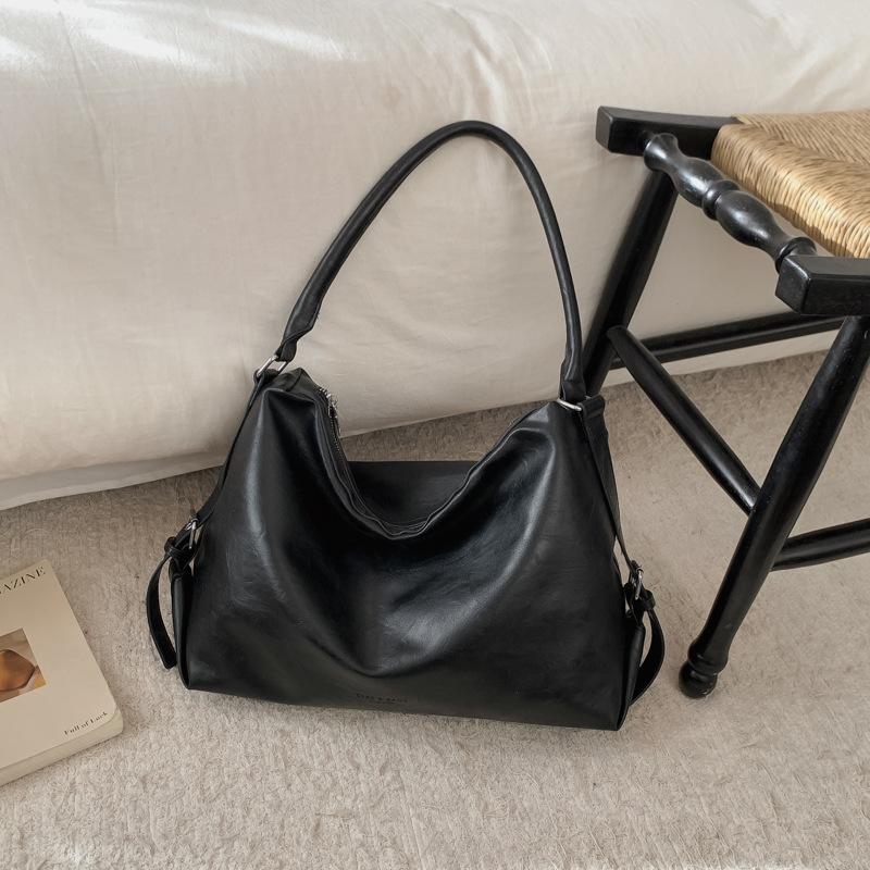 Retro bag women's large-capacity winter new casual shoulder messenger bag simple work commuter bag