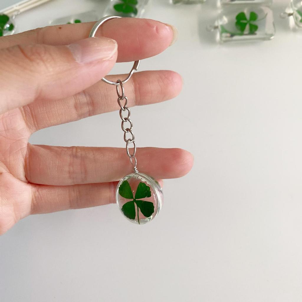 1 Pc Natural Clover Pendant Cross Border Lucky Star Dried Flower Bag Keychain Green Glass Pendant Pendant