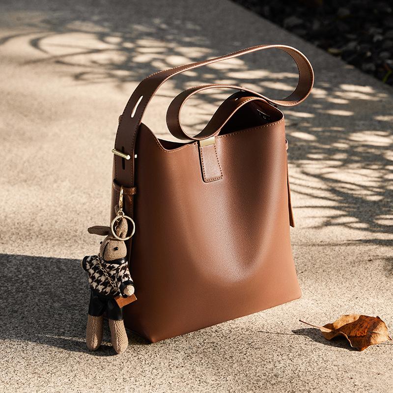 Mrs. Qiao Women's Bag 2025 New Bucket Bag Women's Autumn Winter Crossbody Bag Women's Bag High-end Genuine Leather Shoulder Bag