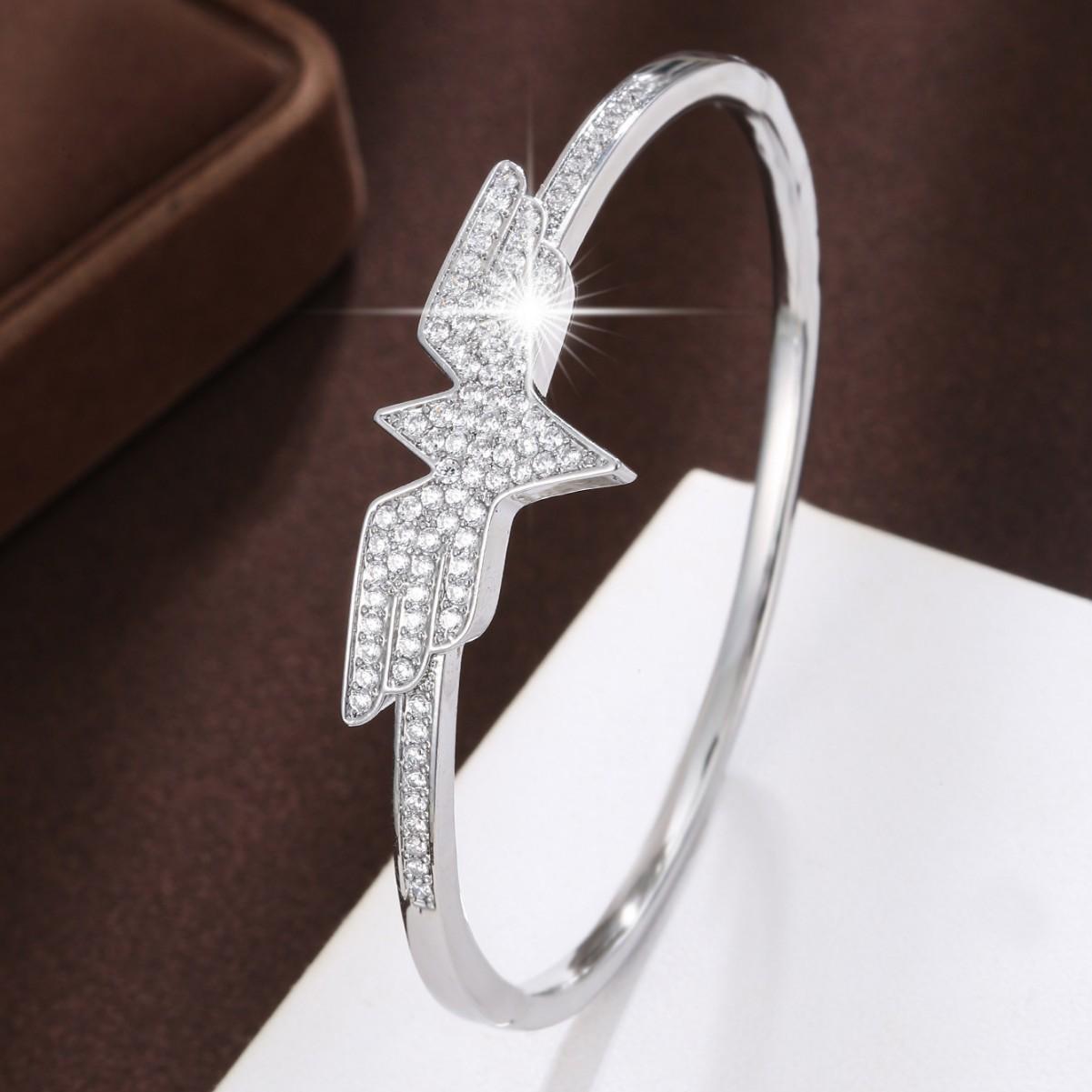 New Exaggerated Micro-paved Zircon Temperament Bracelet One Size(16-22CM)