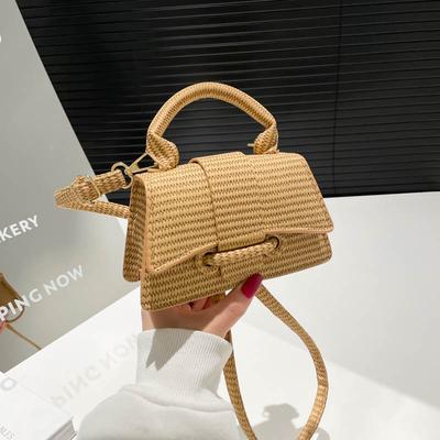 Nische Textur tragbare kleine Tasche Damen 2025 Frühling Mode Sanduhr kleine quadratische Tasche vielseitige trendige Umhängetasche