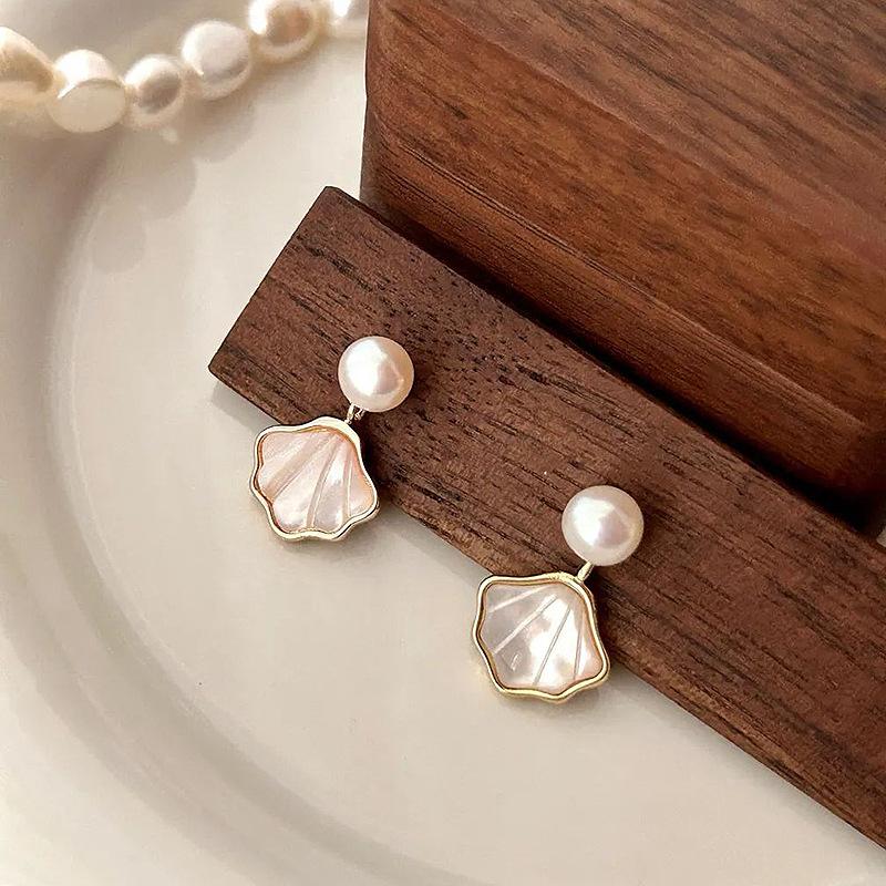 Fashion and romantic White Fritillaria Earring Light Luxury Elegant earrings for women Party Wedding High Quality