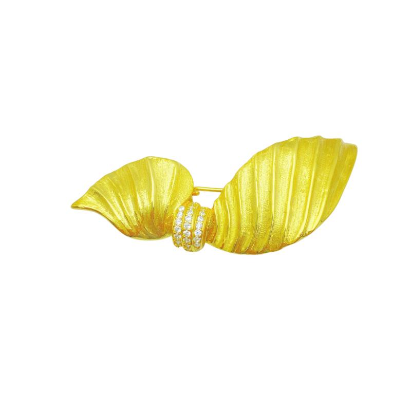 2025 Elegant S925 Sterling Silver Gold-Plated Feather Leaf Brooch - Versatile Retro Business Decoration