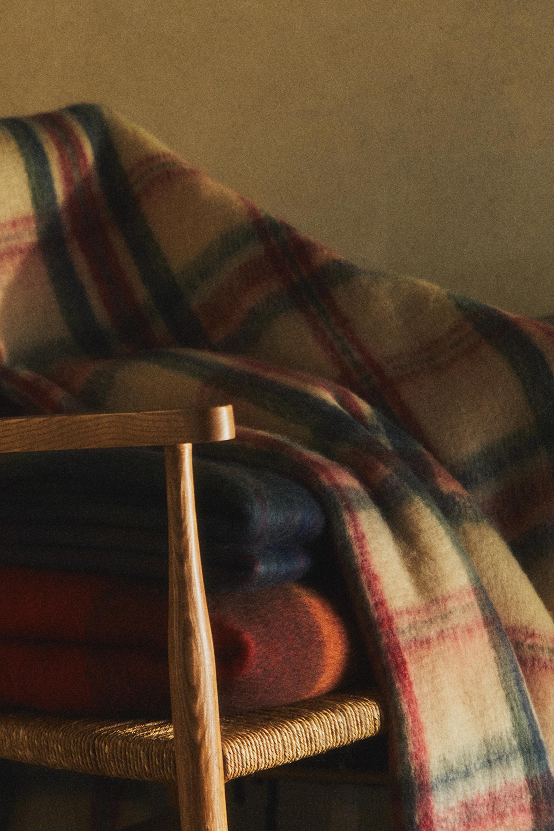 

ОДЕЯЛО В КОРОТКУ ТАРТАНА