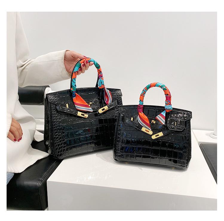 2025 Kabelka z platinového krokodýlího vzoru: Vysoká kvalita, velká kapacita (30cm), Styl přes rameno a messenger (25 cm)