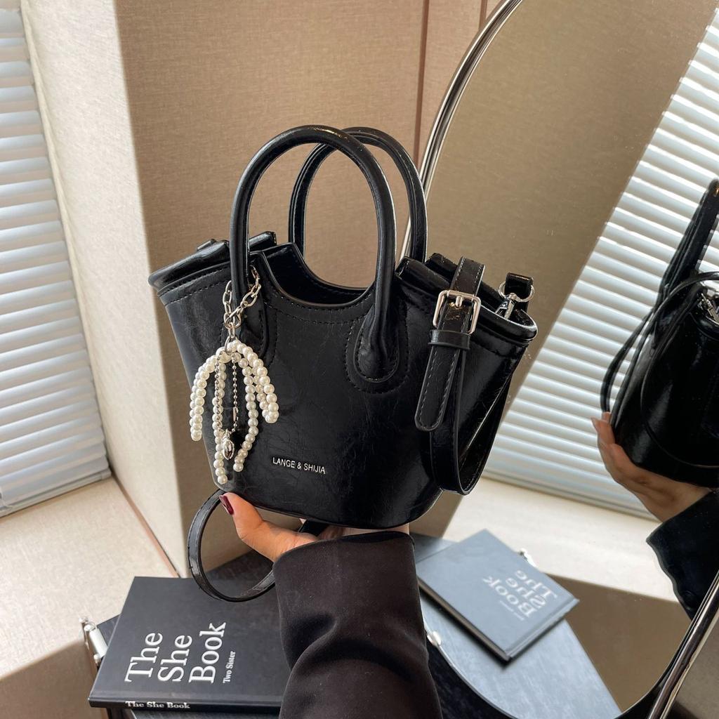 Popular lightweight red vegetable basket bucket bag women's new light luxury niche high-end super fire messenger bag