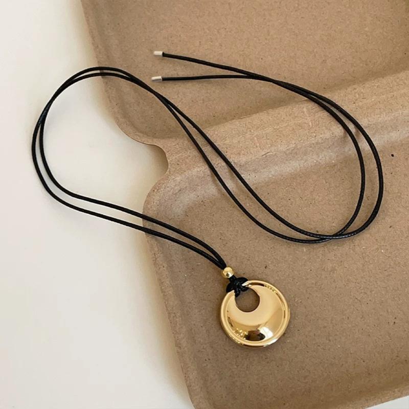 Korean Round Geometric Pendant Necklace for Women Luxury Silver Color Drop Black Rope Necklace Sweater Chain Jewelry Accessories