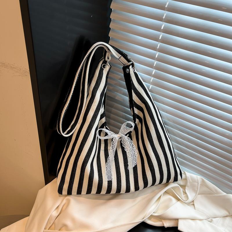 

2025 vertical stripes summer large capacity embroidered canvas bag ins wind simple letter commuter shoulder bag чёрный