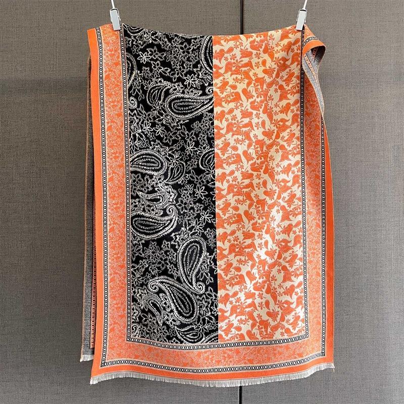 Autumn New Cashmere Tassel Scarf Women's Fashion Age-reducing Jacquard Scarf Warm and Thickened Large Shawl