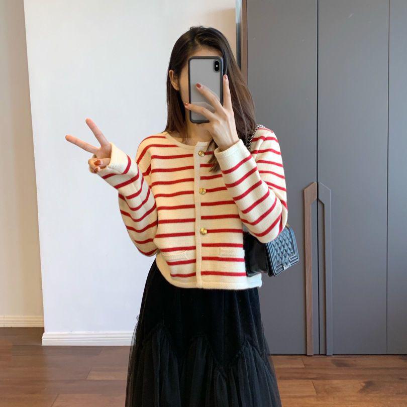 Original Niche Design Gold Button Striped Knitted Cardigan Women Knitted Sweater Casual Long Sleeved Sweater Cardigan Female Top