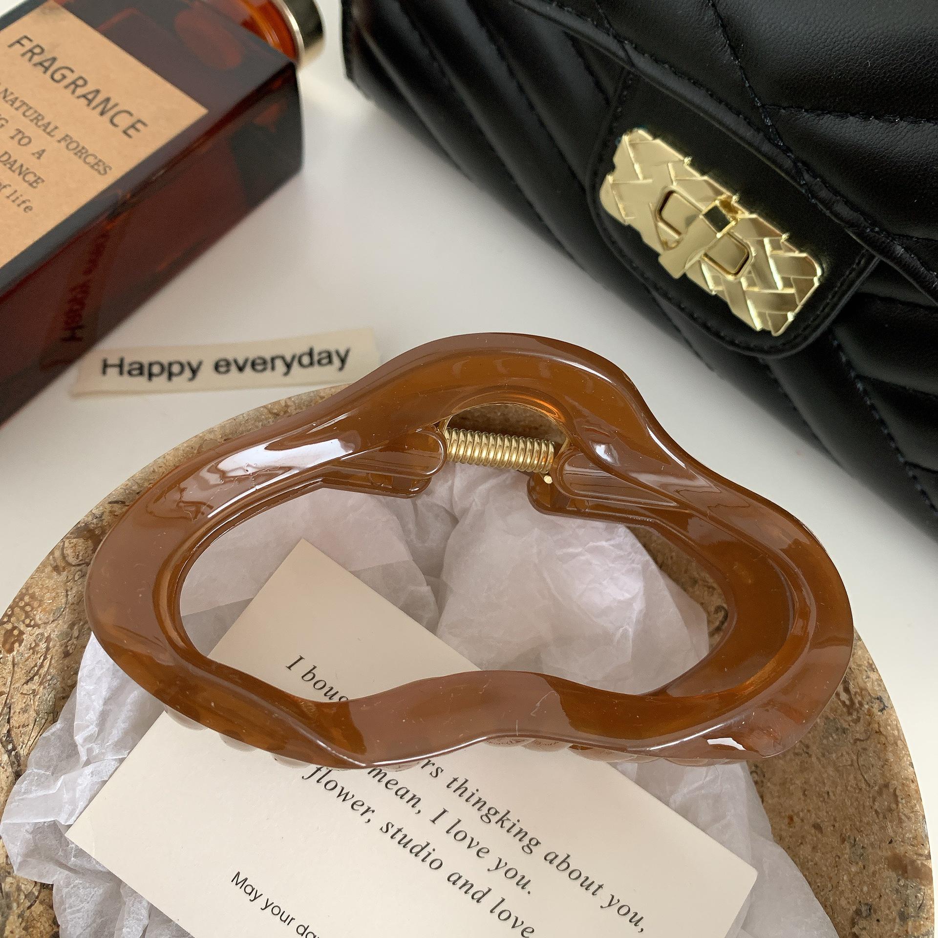 

Корейская милая заколка-облако: Простая полая заколка-акула для волос для девочек