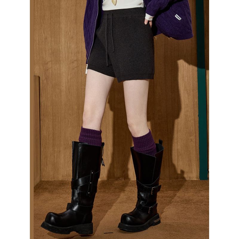 Coolhut Dark Gray Retro Simple Elastic Waist Knitted Versatile Slim Fit Winter Women's Casual Shorts