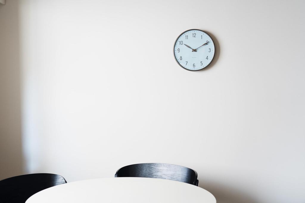 ARNE JACOBSEN 29cm Wall Clock Scandinavian Design Design without Second STATION 43648 SAS Royal Blue (Silent Hand)