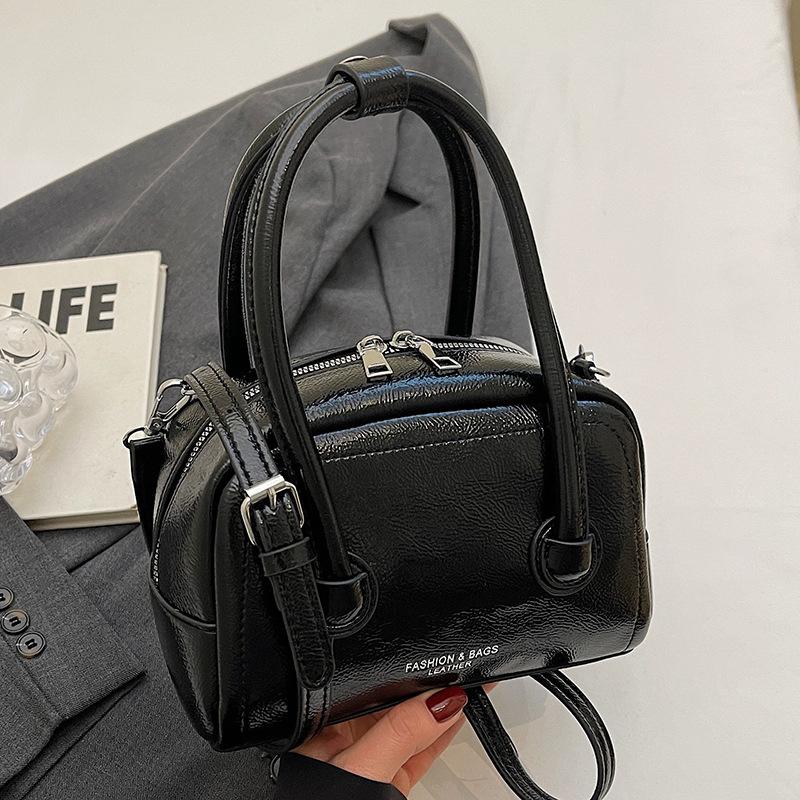 Summer new fashion simple style Korean version sweet portable pillow bag high sense versatile commuter messenger women's bag