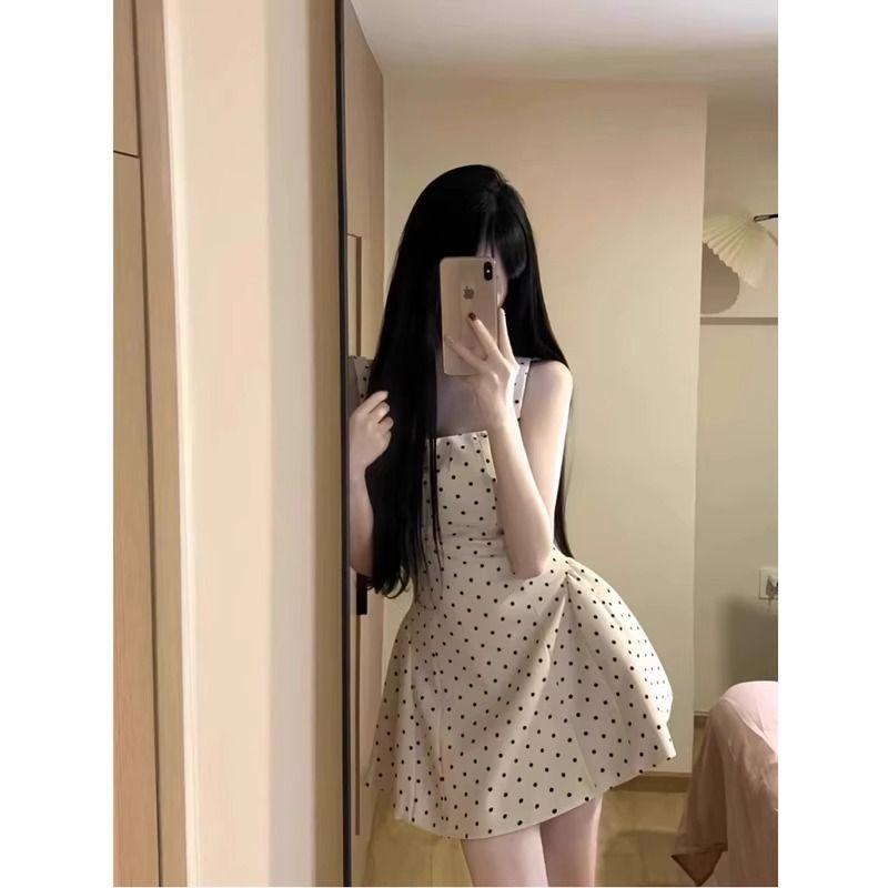 French polka dot suspender dress, children's summer and spring new models are popular this year, pure waist skirt