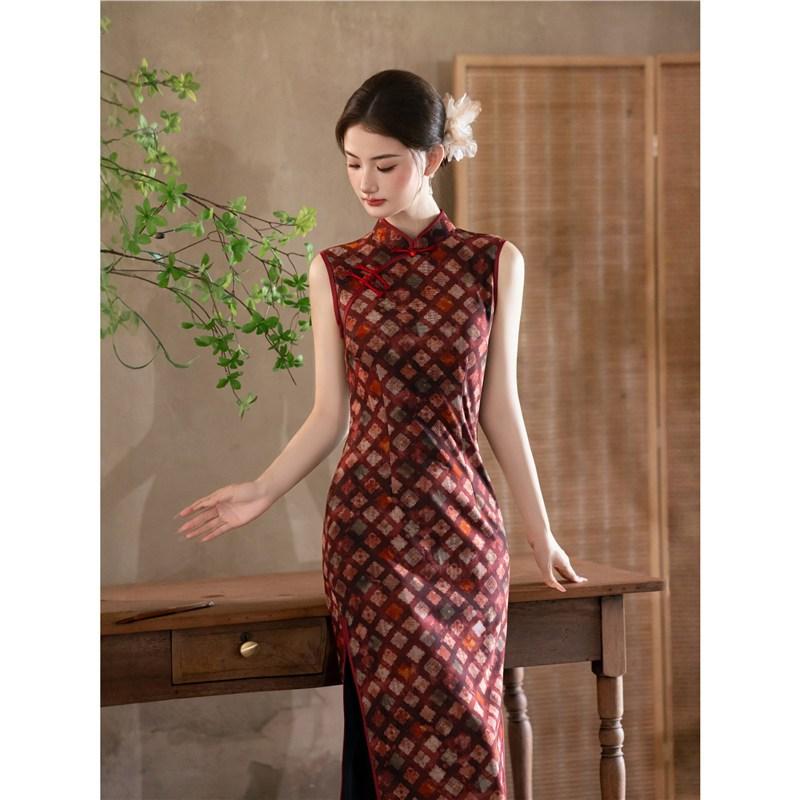 Burgundy rhombus improved cheongsam women's summer new Chinese style retro slim and thin sleeveless long dress Hong Kong style temperament