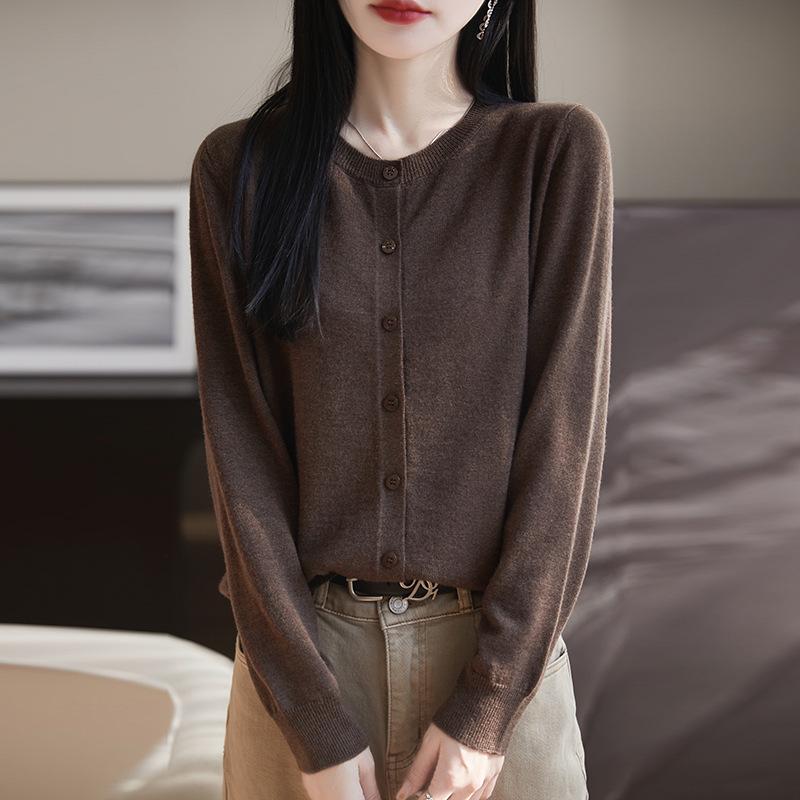 

2025 Новый женский универсальный кардиган из шерстяного трикотажа - Свободный, с круглым вырезом, для весны и осени M кофейный