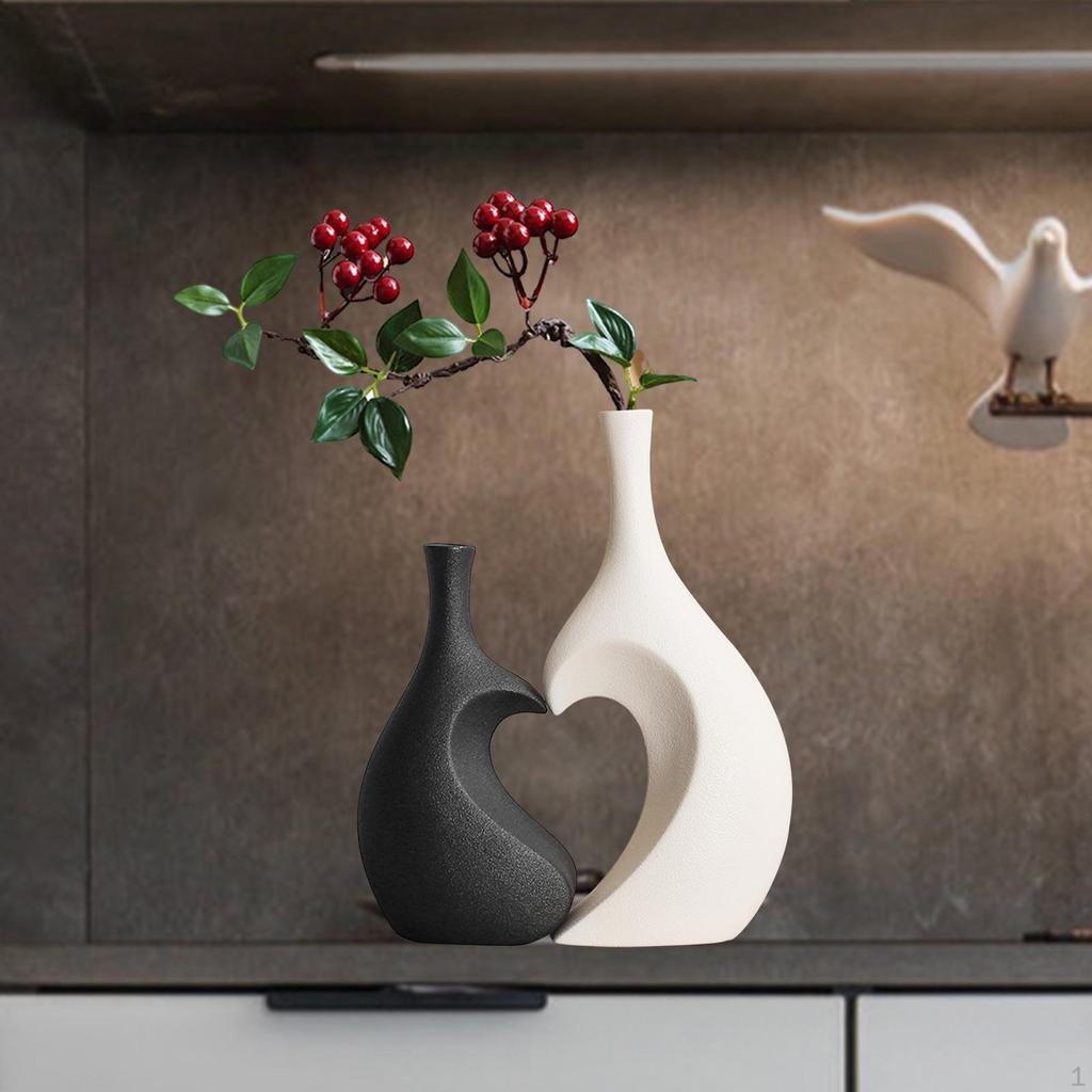 Abstraktní váza na květiny ve tvaru srdce pro dekoraci kanceláře a jídelního stolu