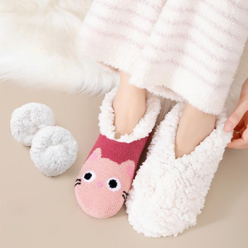 Fashion 1 Pair Cute Cartoon Christmas Home Floor Shoes Woman Winter Indoor Socks Shoes Soft Plush Anti-slip Sole Girls Warm Cotton Shoes