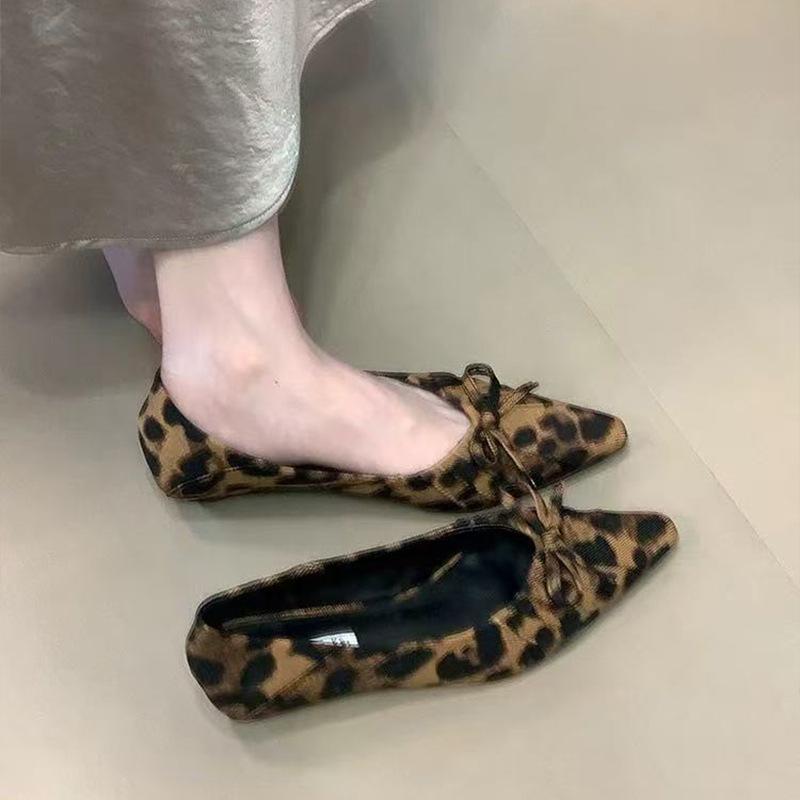 New Sandals Women's 2025 Summer Bow Pointed Head Beautiful Bag Head French Single Shoes with Skirt Commuter Evening Shoes