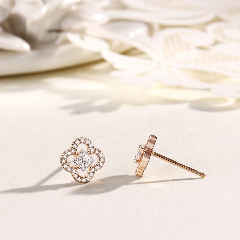 Four-leaf Clover Earrings Female Korean Version Temperament Simple Stud Earrings Cold Wind Female Personality Versatile Ear Jewelry