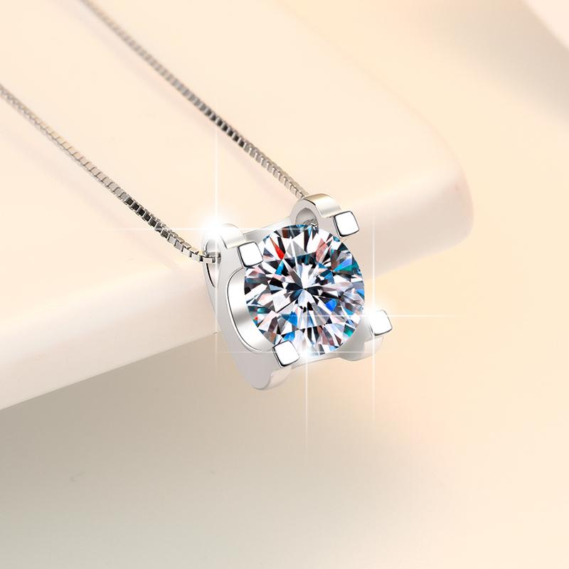 Classic Style Jewelry Four Claw S925 Sterling Silver 1ct VVs1 Moissanite Hypoallergenic Pendant Necklace of Women Gift