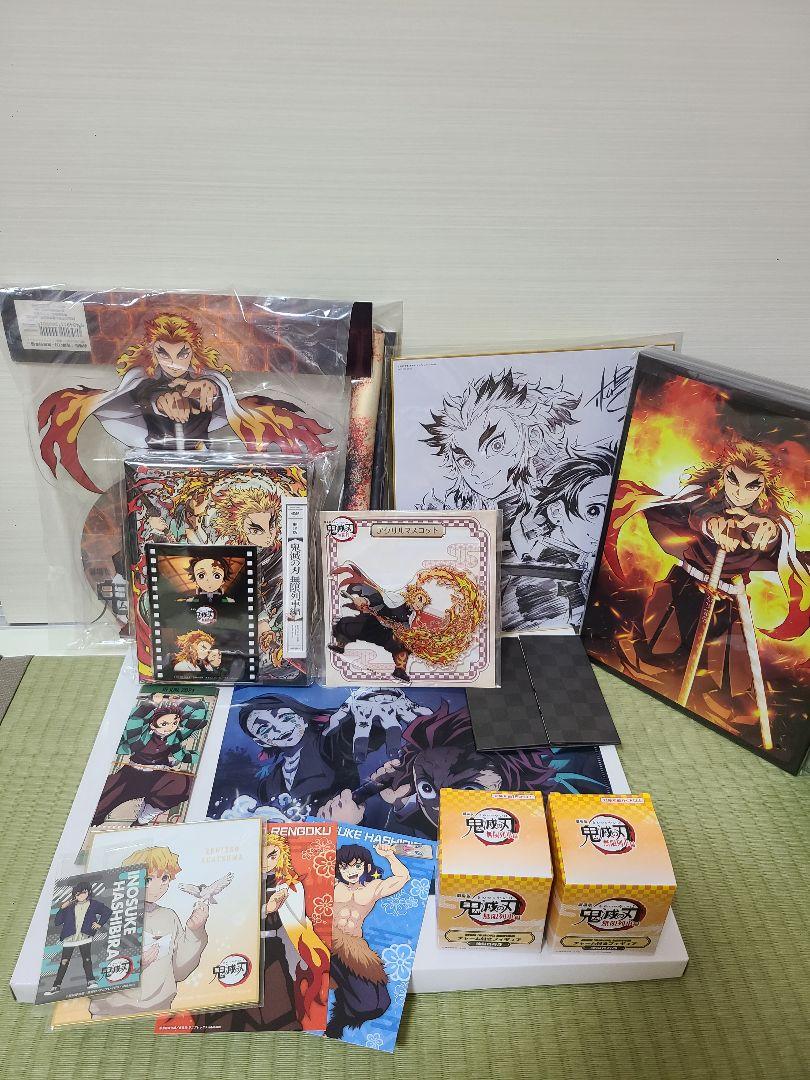 

[Б/У] Набор товаров с персонажами, лимитированное издание с артбуком и DVD-бонусом