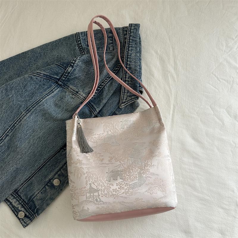 Large Capacity Underarm Bag Women 2025 New Retro Work Embroidered Shoulder Bag Bucket Bag