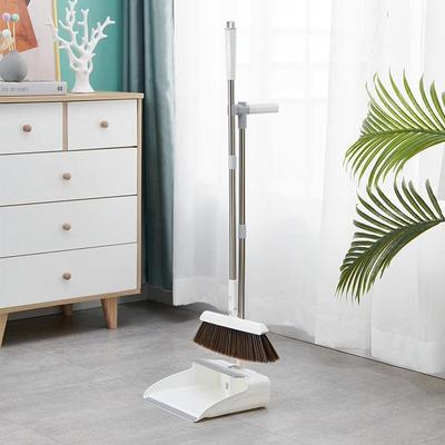 Sprzęt do sprzątania – Miotły i śmietniczki