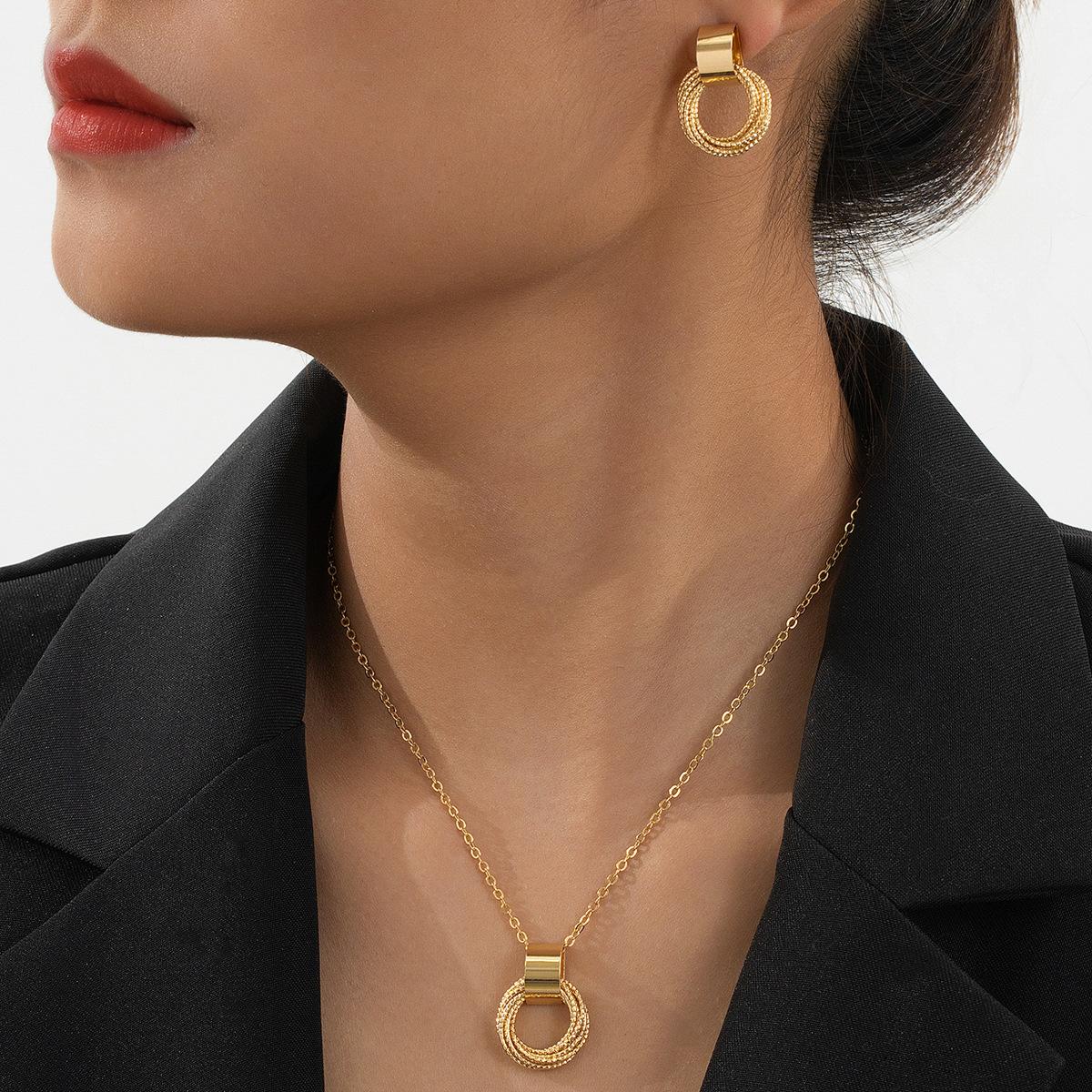 

Модные серьги-колье для женщин золотой