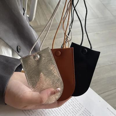 Ausziehbarer Schlüsseletui-Abdeckungshülle Leder-Schlüsselhülle Niedlicher Schutzhalter für Autoschlüssel Aufbewahrungstasche Geldbörsenhülle Anhänger mit Halsband