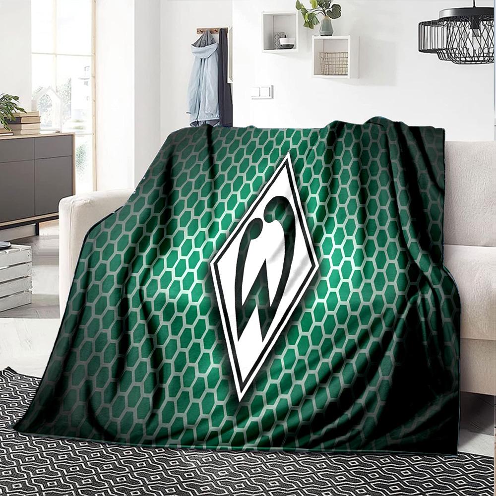 Green Bremen Pattern Flannel Blanket, Soft Polyester, Modern Design, All-Season for Camping, Travel, Gifts for holidays or birthdays